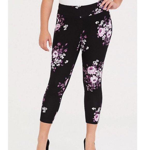 Torrid BLACK FLORAL PONTE STRETCH PULL-O - Picture 2 of 8